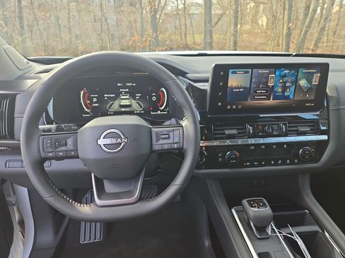 New 2026 Nissan Pathfinder Platinum image 11