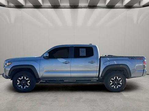 Used 2020 Toyota Tacoma TRD Off-Road w/ Technology Package image 2