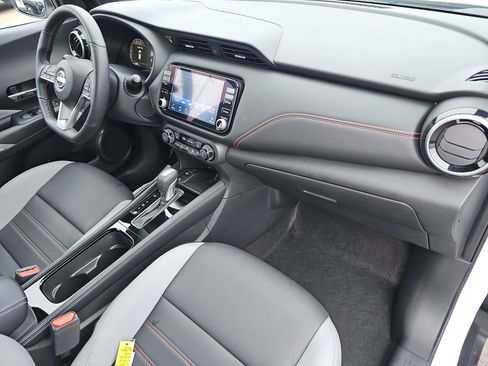 Used 2023 Nissan Kicks SR w/ SR Premium Package image 18