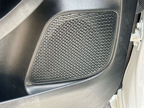 Used 2025 Chrysler Pacifica Select FWD image 18