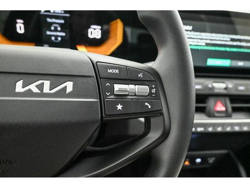 New 2026 Kia K4 FWD image 21