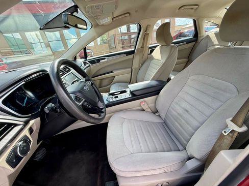 Used 2019 Ford Fusion SE FWD image 14