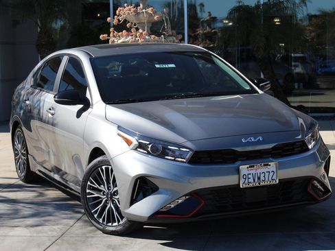 Used 2023 Kia Forte GT-Line w/ GT-Line Premium Package image 2