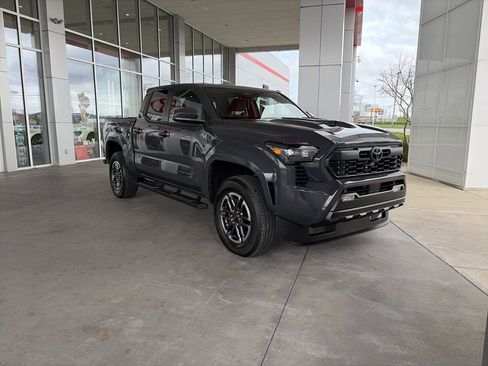 Certified 2025 Toyota Tacoma TRD Sport AWD/4WD image 3