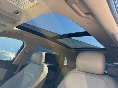 Used 2016 Lincoln MKX Reserve w/ Luxury Package image 21