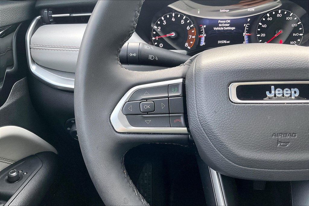 Used 2025 Jeep Compass Limited AWD/4WD image 13