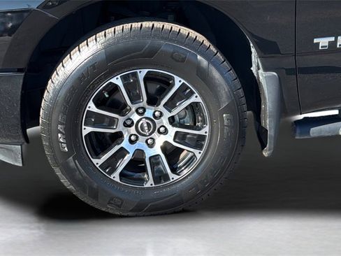 Used 2024 Nissan Titan SV w/ SV Convenience Package image 9