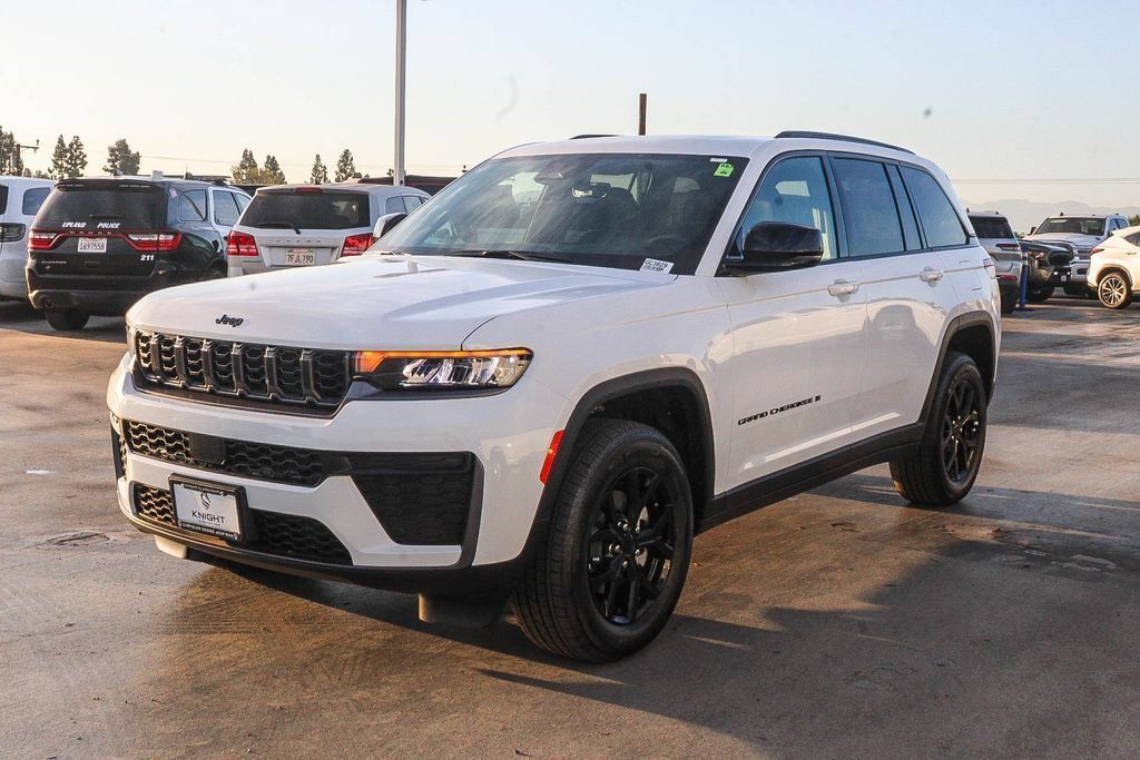 New 2026 Jeep Grand Cherokee Altitude AWD/4WD image 4