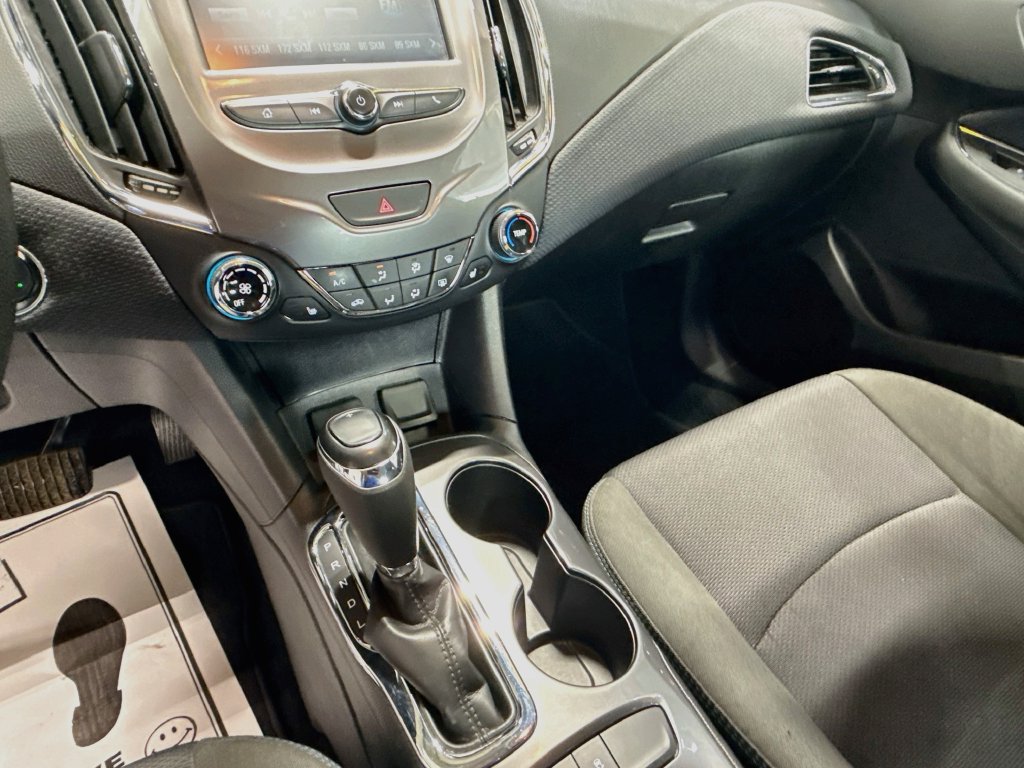 Used 2018 Chevrolet Cruze LT w/ Convenience Package FWD image 16