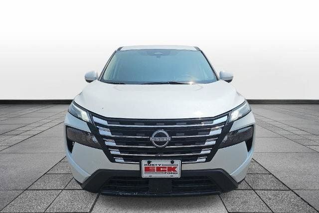 Used 2024 Nissan Rogue SV AWD/4WD image 2
