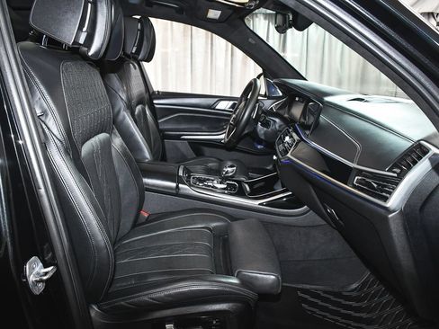 Used 2021 BMW X7 M50i w/ Dynamic Handling Package AWD/4WD image 75