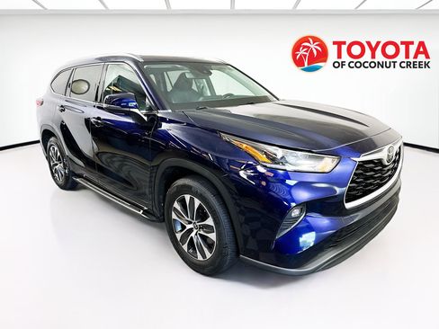 Used 2021 Toyota Highlander XLE FWD image 1