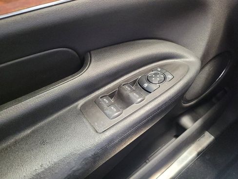 Used 2019 Lincoln MKT AWD image 27