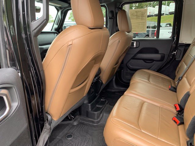Used 2022 Jeep Wrangler Unlimited Sahara AWD/4WD image 24