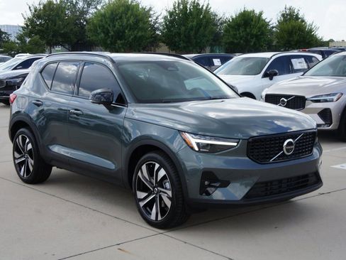 New 2026 Volvo XC40 B5 Plus w/ Protection Package Premier image 3