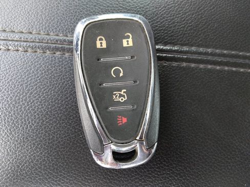 Used 2023 Chevrolet Malibu LT FWD image 32