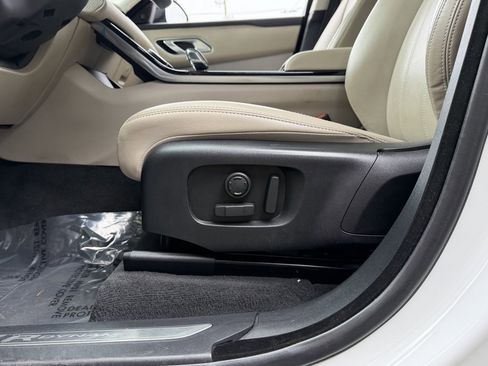 Used 2023 Land Rover Range Rover Velar R-Dynamic S image 27