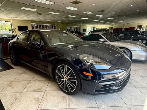Used 2018 Porsche Panamera 4 AWD/4WD image 1