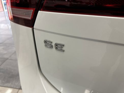 Used 2024 Volkswagen Tiguan SE R-Line image 10