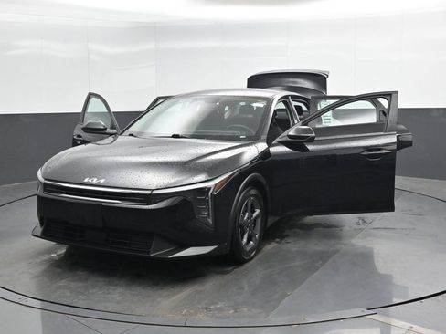 Used 2025 Kia K4 FWD image 45