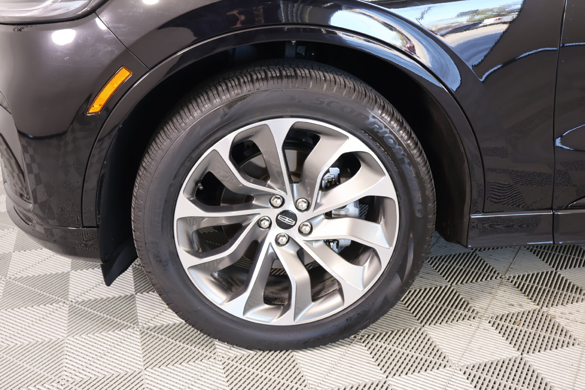 Used 2025 Lincoln Aviator 2WD w/ Jet Appearance Package image 20