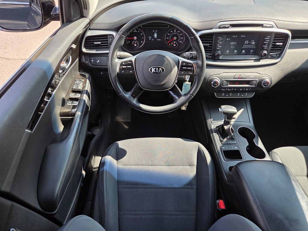 Used 2019 Kia Sorento FWD w/ LX Convenience Package image 4
