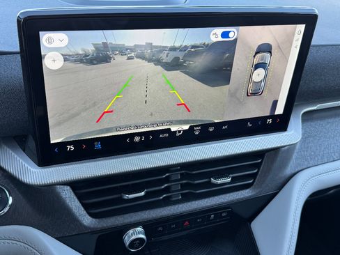 Used 2025 Ford Explorer Platinum w/ Ultimate Package image 19