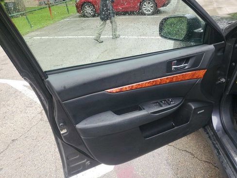 Used 2011 Subaru Outback 2.5i Limited image 15