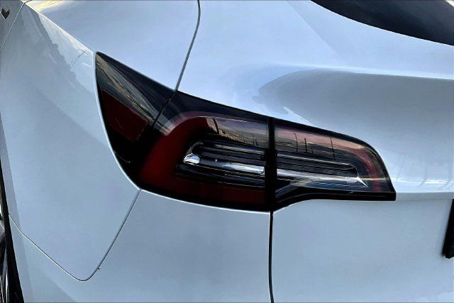 Used 2023 Tesla Model Y Long Range AWD/4WD image 21