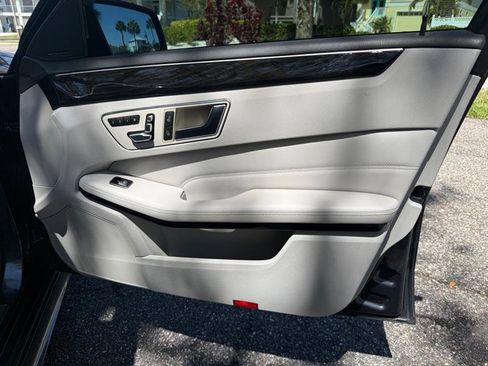 Used 2014 Mercedes-Benz E 250 BlueTEC Sedan w/ Premium 1 Package image 23