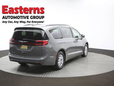 Used 2022 Chrysler Pacifica Touring-L image 41