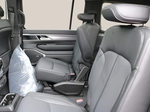 New 2025 Jeep Wagoneer Series II image 16