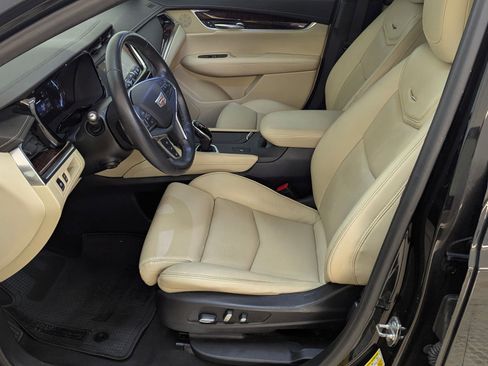 Used 2017 Cadillac XT5 Luxury w/ Driver Awareness Package image 5