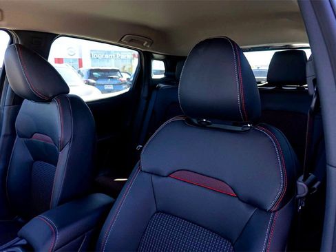 New 2025 Nissan Kicks SR w/ Illumination Package image 8