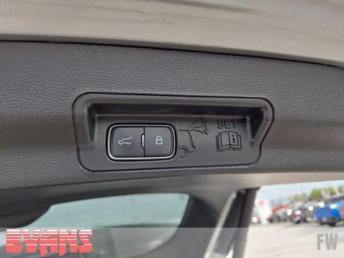Used 2023 Ford Explorer XLT w/ Equipment Group 202A AWD/4WD image 33