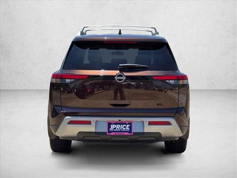 Used 2022 Nissan Pathfinder SL w/ Lighting Package (N92) FWD image 6