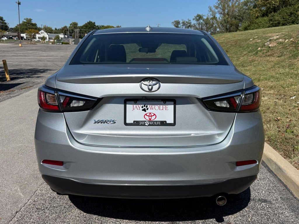 Used 2019 Toyota Yaris LE FWD image 4