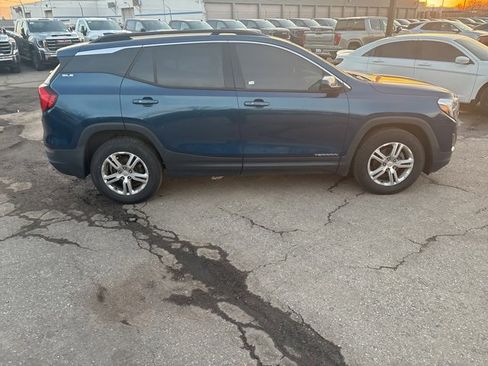 Used 2019 GMC Terrain SLE w/ Driver Convenience Package image 2