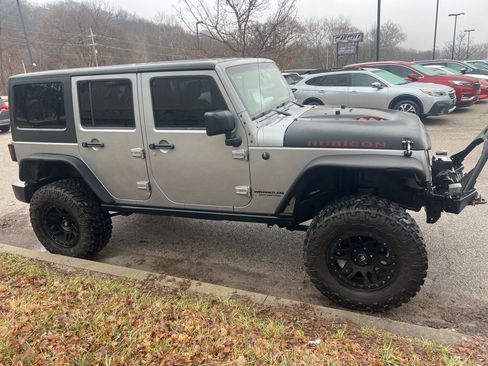 Used 2014 Jeep Wrangler Unlimited Rubicon w/ Connectivity Group image 4