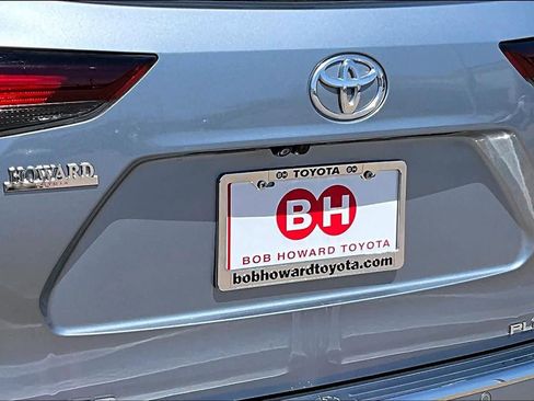 Used 2024 Toyota Highlander Platinum FWD image 17