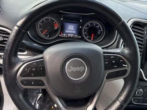 Used 2019 Jeep Cherokee Limited image 8