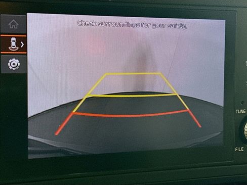 Used 2024 Kia Carnival LX image 22