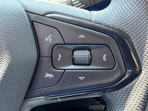 Certified 2025 Chevrolet Trax LT FWD image 17
