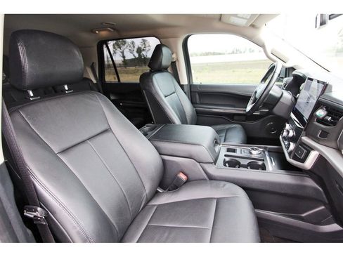 Used 2023 Ford Expedition XLT image 28