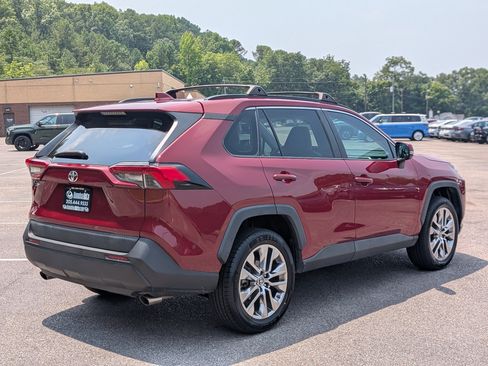 Used 2019 Toyota RAV4 XLE Premium FWD image 9