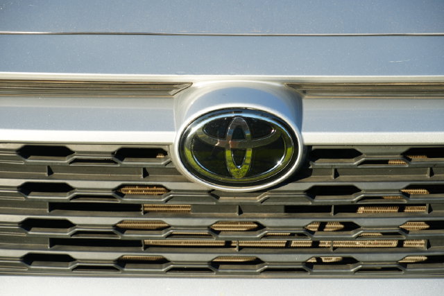 Used 2021 Toyota RAV4 LE FWD image 5