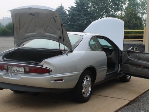 Used 1999 Buick Riviera Supercharged Coupe FWD image 12