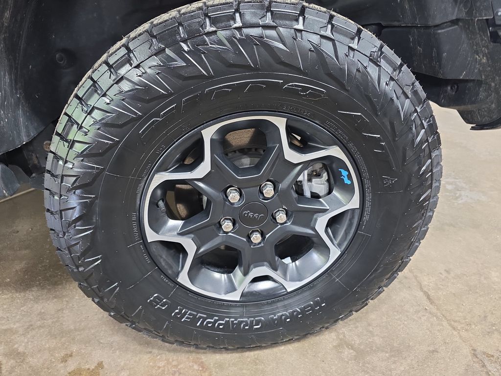 Used 2023 Jeep Wrangler Unlimited Rubicon 4xe AWD/4WD image 31