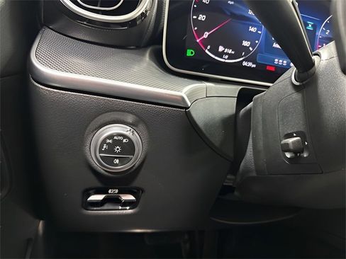 Used 2025 Mercedes-Benz C 300 4MATIC Sedan image 16