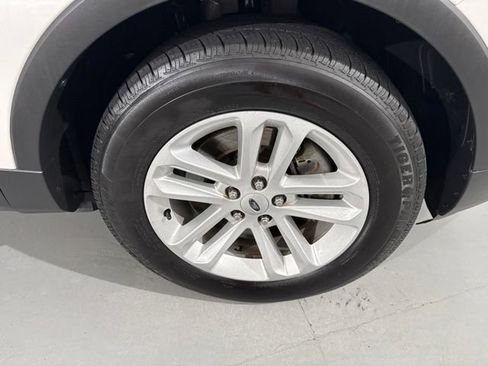 Used 2016 Ford Explorer XLT w/ Equipment Group 202A FWD image 16
